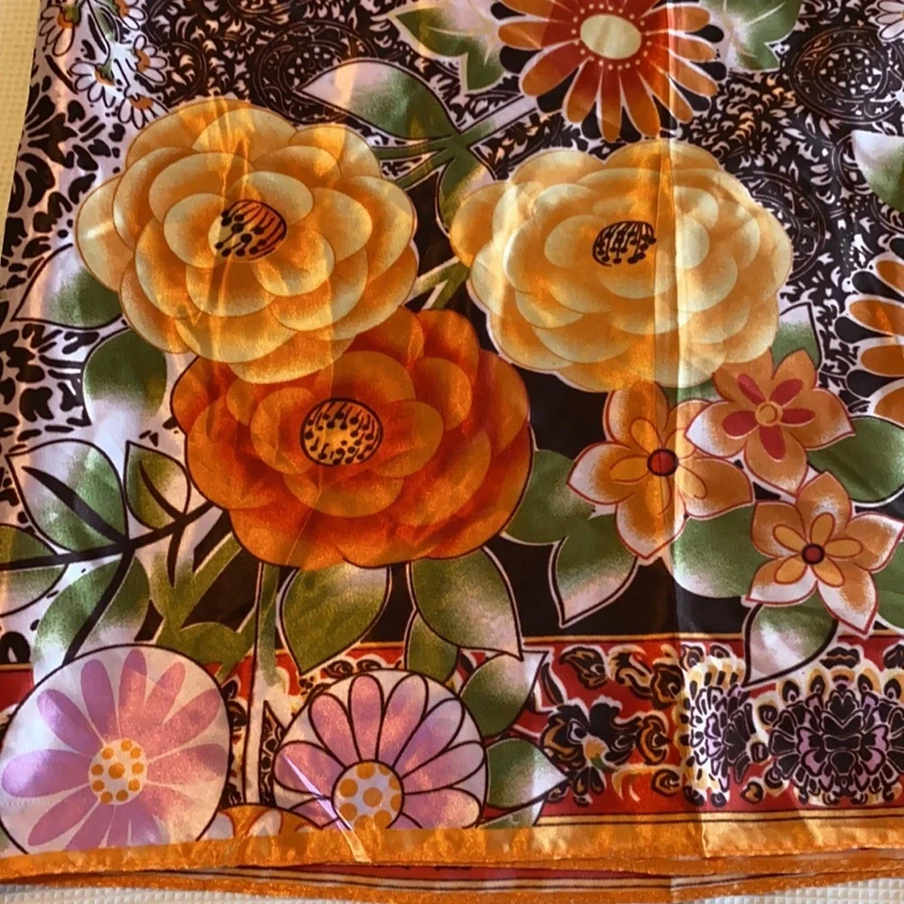 Woman’s Floral Square Scarf Wrap Multicolored